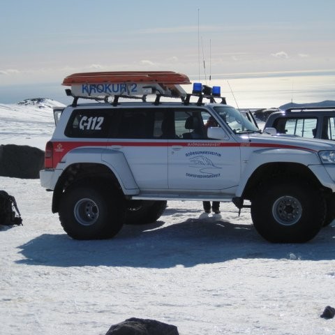 Ók vélsleða fram af hengju