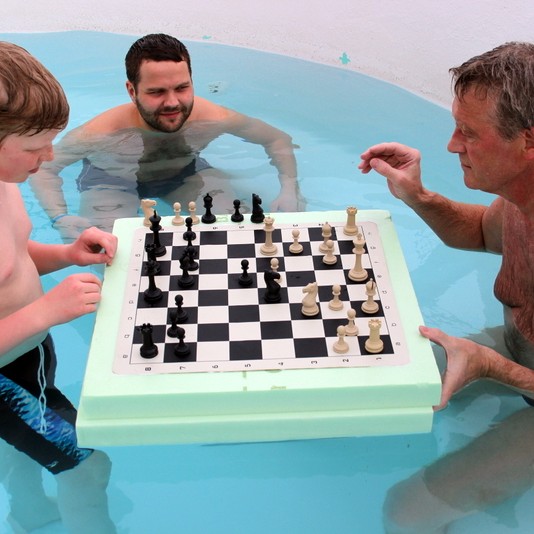 Teflt í heita pottinum