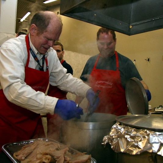 Skatan ilmar um bæinn