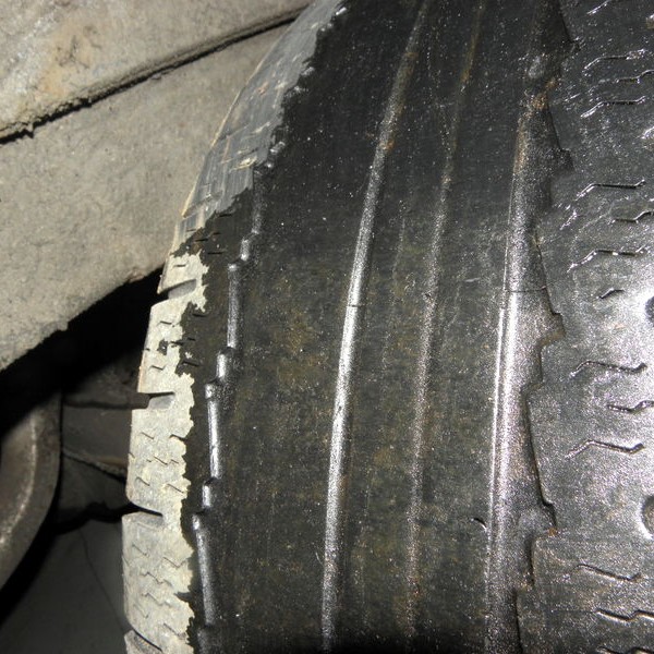 Fimmtungur bíla á ónýtum dekkjum