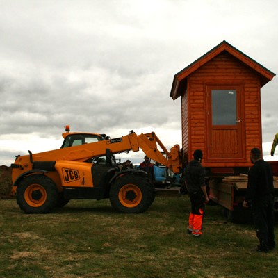 Smáhýsum komið fyrir í Kirkjuhvammi