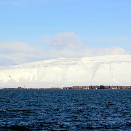 Snjóflóð falla víða