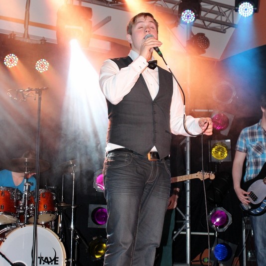 Sigvaldi söng sig í fyrsta sætið