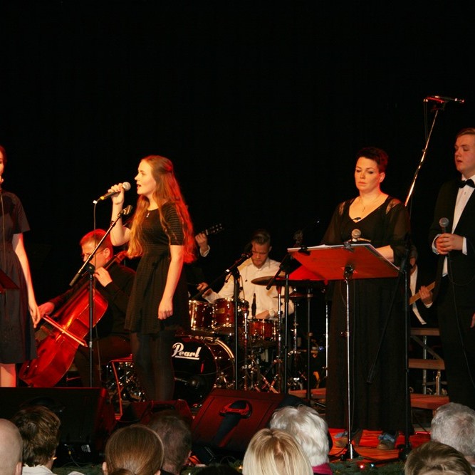 Innansveitarkrónika og sitthvað af útsveitunum í Miðgarði