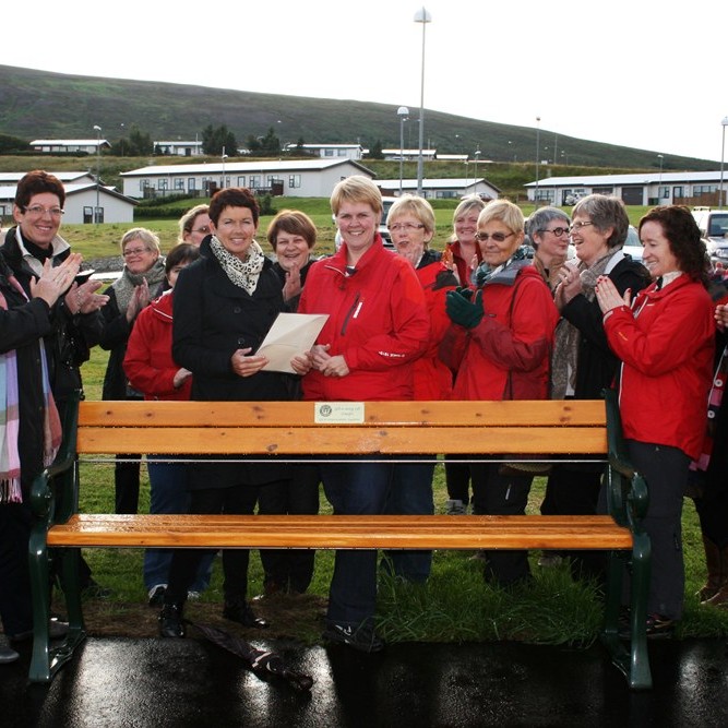 HS fær bekk að gjöf