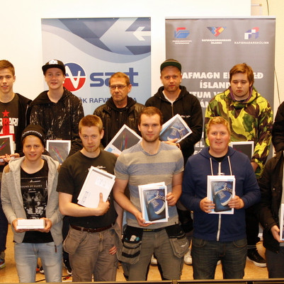 Frá afhendingu spjaldtölvanna í gær. Mynd: PF