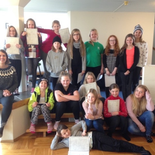 Soroptimistaklúbburinn Við Húnaflóa bauð öllum stelpum á 12. aldursári í fimm sveitarfélögum í Húnavatnssýslum kost á að sækja námskeiðið „Stelpur geta allt“ helgina 24. – 25. október síðastliðinn.