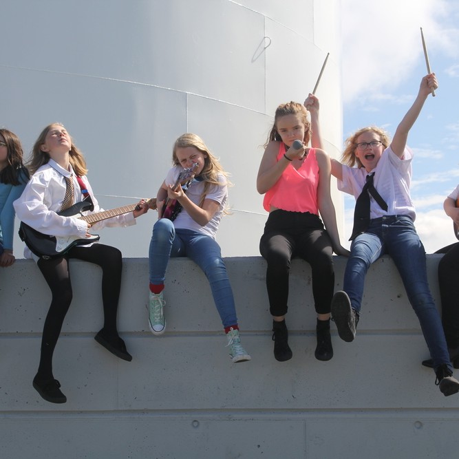 Rokkbúðir fyrir stelpur og transkrakka verða haldnar á Akureyri í lok mánaðarins.