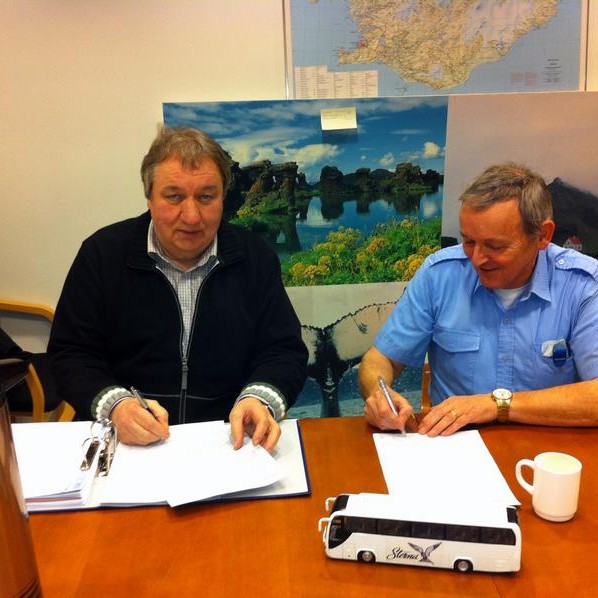 Sterna áfram með fólksflutninga