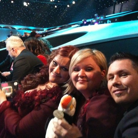 Stjáni á sviði annað kvöld