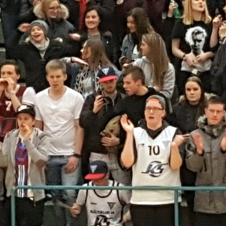 Stuðningsmannasveitin Grettir hefur sett skemmtilegan svip á leiki Tindastóls og skapað mikla stemningu. Mynd frá leik Tindastóls og ÍR fyrr í vetur. Mynd: PF