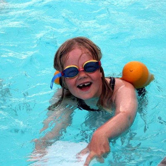 Sundlaugar loka - Breyttar reglur um aldurstakmark