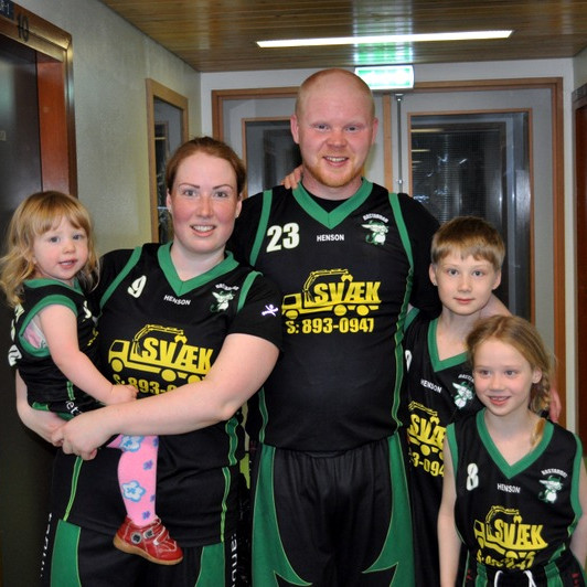 Bændurnir á Stóru-Ásgeirsá í góðum málum á Jólamóti Molduxa í körfubolta. Mynd úr einkasafni.