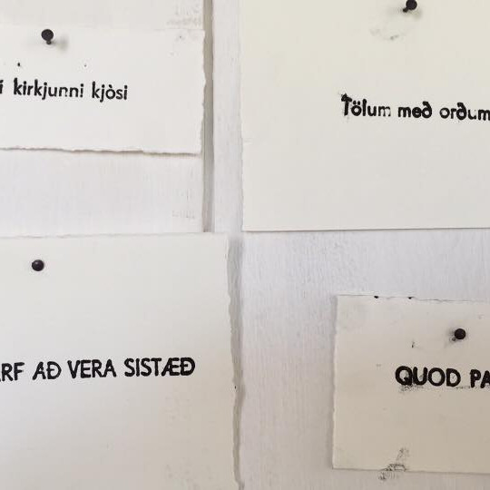 Á Hólahátíð gafst fólki kostur á að nota sömu prenttækni og Marteinn Lúther nýtti þegar hann mótmælti kaþólsku kirkjunni og hengdi sínar 95 tesur upp. Mynd af FB Kirkjan.