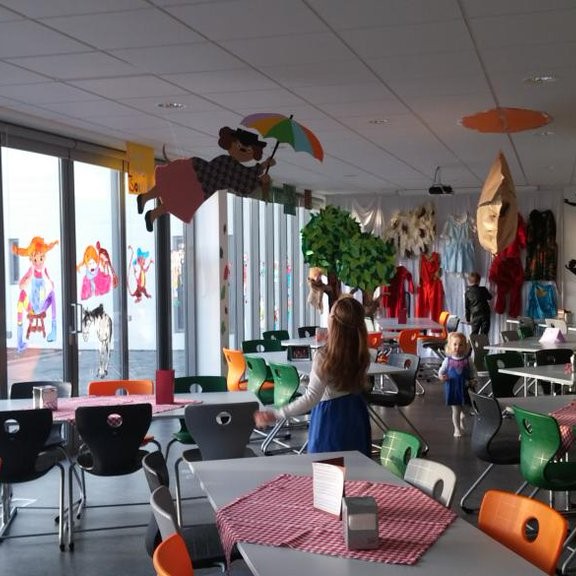 Matsalur Árskóla gerður klár fyrir opið hús laugardaginn 24. október. Ljósm./twitter.com/arskoli