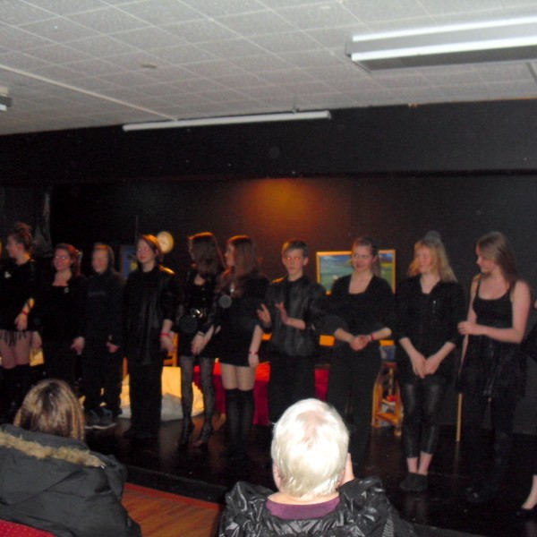 IRIS á fjölum Miðgarðs í kvöld