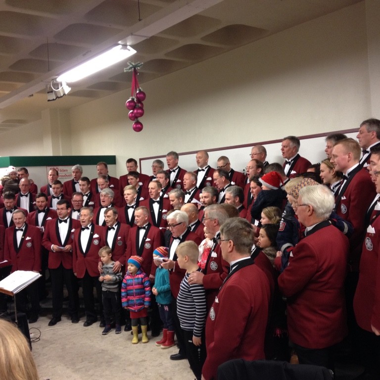 Börn Í Skagfirðingabúð fengu að syngja nokkur jólalög með Karlakórnum Heimi í Skagfirðingabúð. Ljósm./Guðmundur Stefán Sigurðarson.