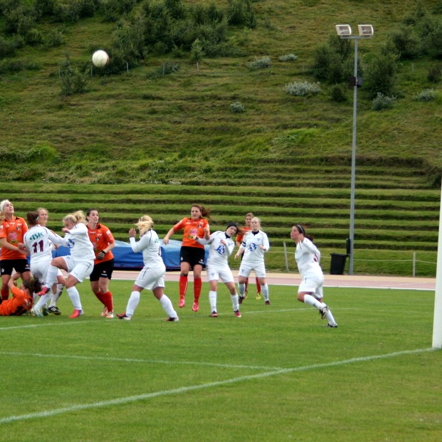 Grátlegt tap hjá stelpunum