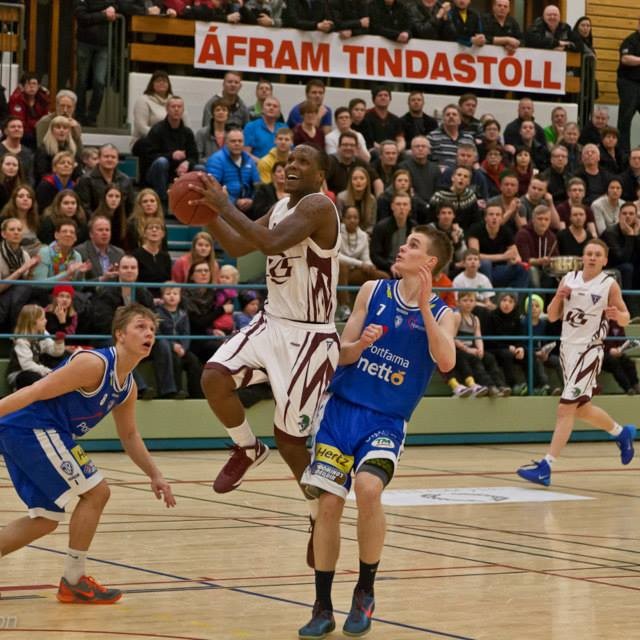 ÍR-ingar gerðu út um bikardrauma Tindastólsmanna í fjörugum leik