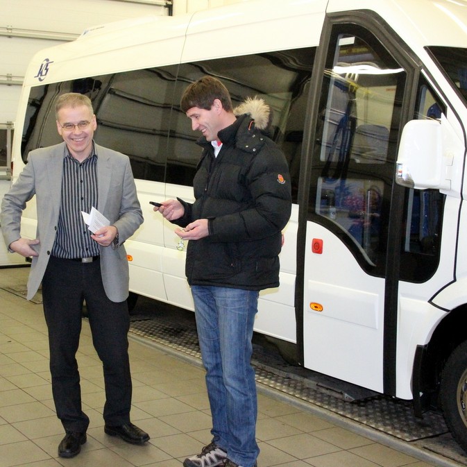 Tindastóll fær rútu að gjöf