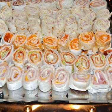 Vefjur af ýmsu tagi eru vinsæll pinnamatur. Þessi mynd er þó ekki af kjúklingavefjunum sem uppskriftin er að.