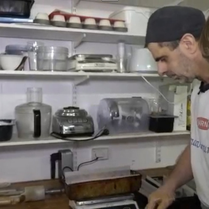 María Björk ræðir við Trond Olsen bakara. Mynd: Skjáskot af N4.