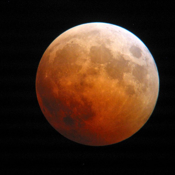 Tunglmyrkvi stendur yfir