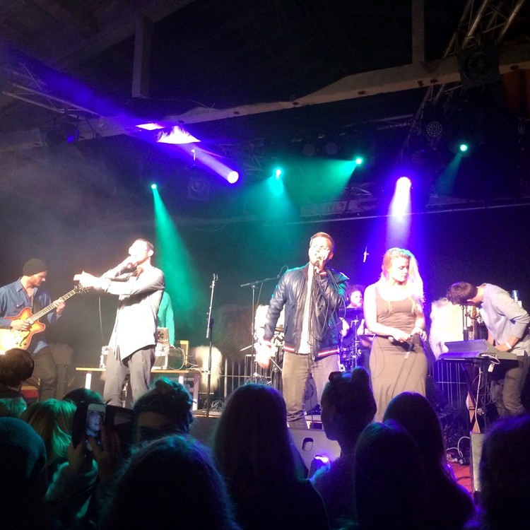 Dúndurstemning á Gærunni - leikurinn endurtekinn í kvöld