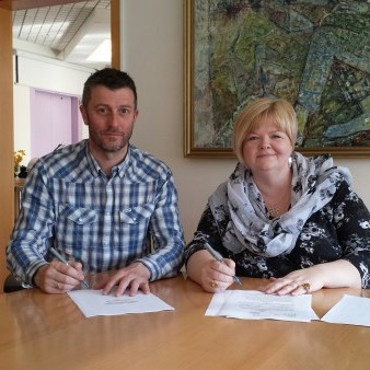 Skagafjarðarveitur skrifa undir verksamning við Frumherja