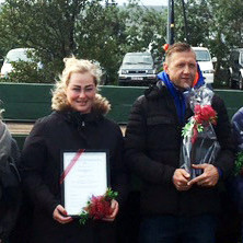 Elín Jóna formaður byggðarráðs, Erla og Ína Björk úr dómnefndinni ásamt Sólrúnu og Mikael, Pétri og Ármanni syni Péturs. Mynd: Hunathing.is.