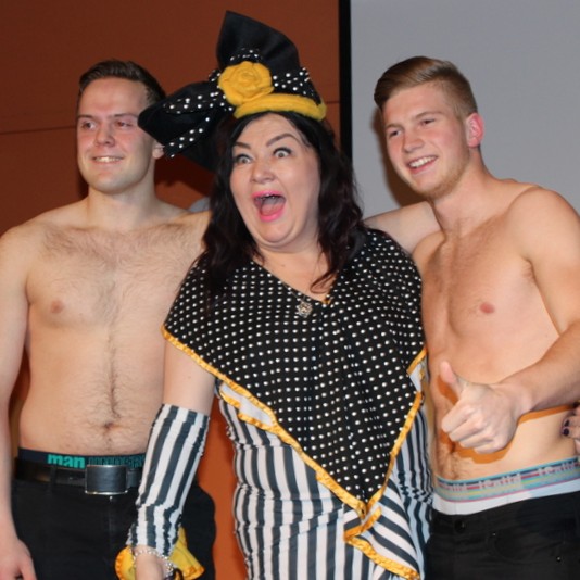 Kætin við völd á konukvöldi