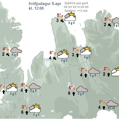 Sunnan átt og stöku skúrir í dag