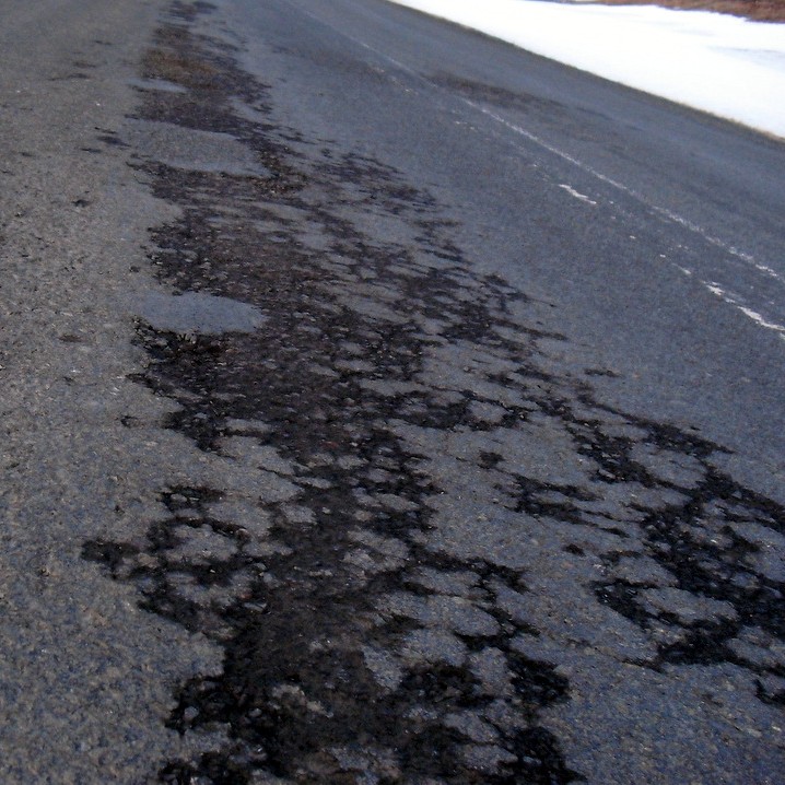Varað við vatnsrásum og malbiksskemmdum