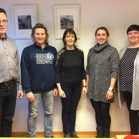 Sr. Magnús Magnússon fulltrúi kirkjunnar, Skúli Einarsson, Ólöf Ólafsdóttir, Sveinbjörg Pétursdóttir varafulltrúi RKÍ og Jenný Þórkatla Magnúsdóttir fulltrúi fjölskyldusviðs Húnaþings vestra. Aðsend mynd.