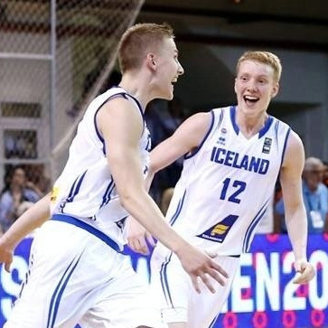 Pétur Rúnar og Viðar Ágústsson á góðri stund með landsliði Íslands. Spennandi verður að fylgjast með þeim kumpánum í kvöld. Mynd tekin af Fésbókarsíðu Viðars.