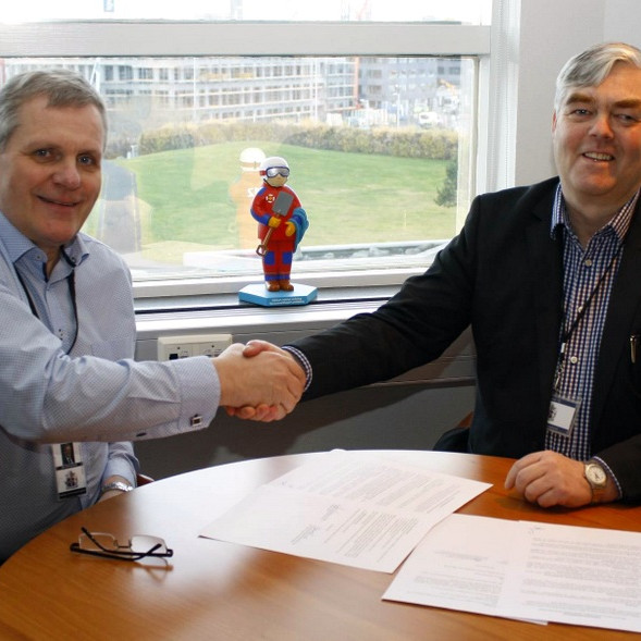 Frá undirritun viðaukasamnings vegna sóknaráætlunar Norðurlands vestra.  Jón Gunnarsson og Björn Líndal. Mynd: Stjornarradid.is