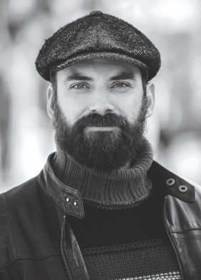 Elmar Gilbertsson tenórsöngvari, sem m.a. sló í gegn í óperunni Ragnheiði eftir Gunnar Þórðarson, kemur fram með Karlakórnum Heimi í Miðgarði annað kvöld.