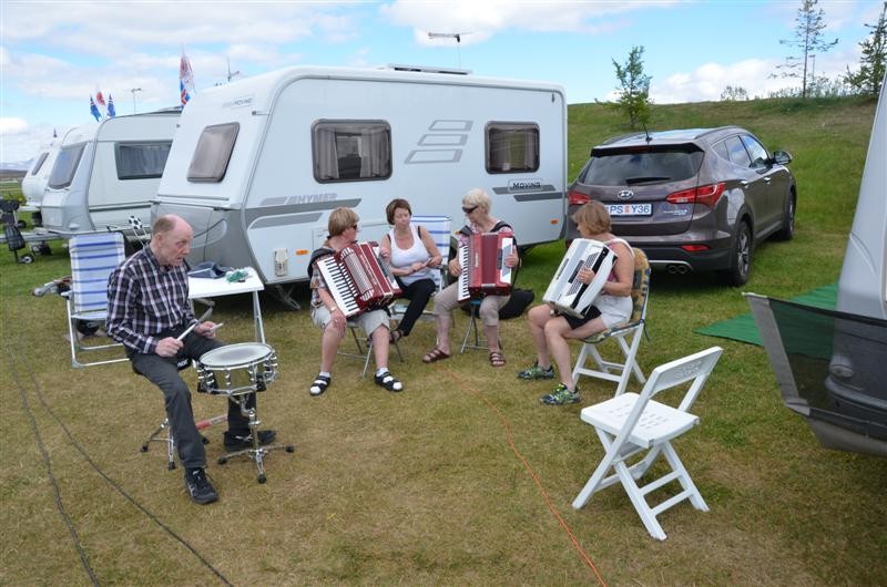 Það verður kátt á hjalla hjá harmónikuunnendum í Steinsstöðum um aðra helgi. Mynd: harmoniku-unnendur.com.