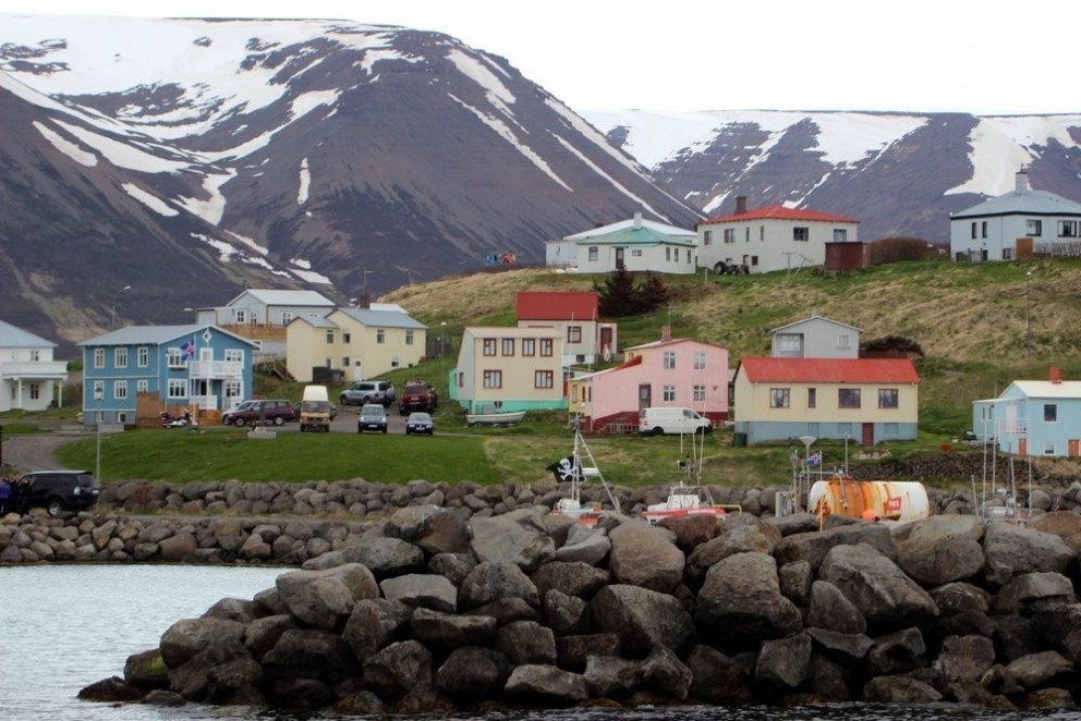 Ungur karlmaður hlaut 24 mánaða dóm vegna líkamsárásar á tjaldsvæðinu á Hofsósi. Myndin er frá Hofsósi en tengist ekki efni fréttarinnar. Mynd: KSE