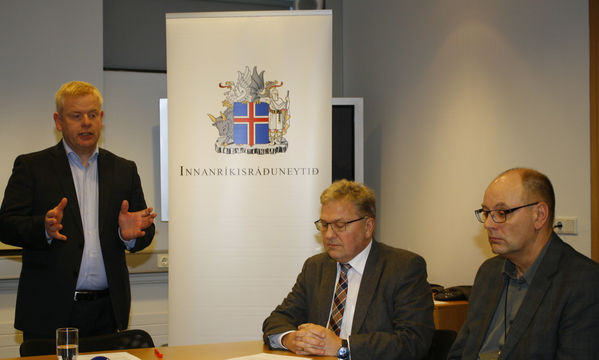 Haraldur Benediktsson kynnti úthlutun byggðastyrkja ásamt Karli Björnssyni og Ólafi E. Jóhannssyni. Mynd: Innanríkisráðuneytið.