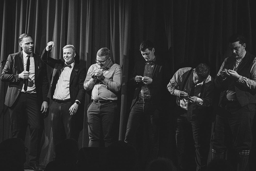 Afmæliskapparnir í léttum leik í Miðgarði. Myndirnar tók Jóndís Inga Hinriksdóttir.