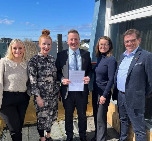 Fulltrúar SSNV, SSNE og Eims ásamt Guðlaugi Þór Þórðarsyni við undirritun yfirlýsingarinnar.