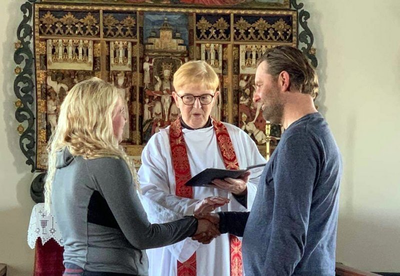 Sr. Ursula gefur hjónaleysin saman. AÐSENDAR MYNDIR.