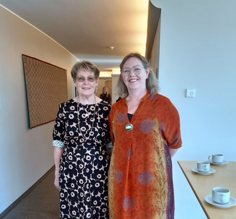 Elín safnstjóri og Ragnheiður veflistarkona.