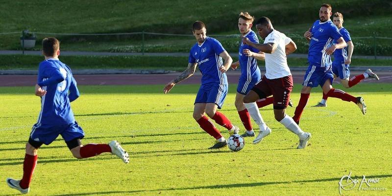 Kyen Nicholas fékk úr litlu að moða gegn Víði Garði. MYND:ÓAB