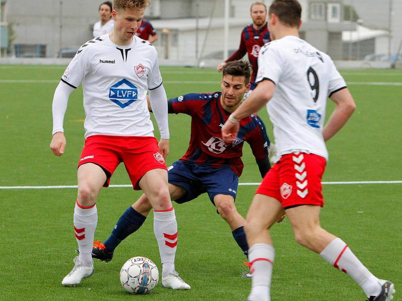 Lamanna í baráttu um boltann. Mynd: ÓAB