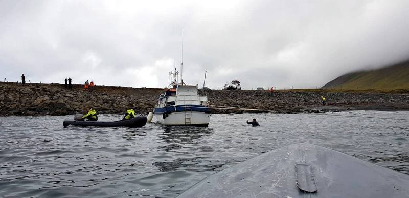 Á leið í land eftir strand