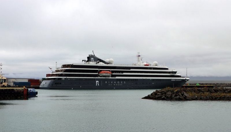 World Explorer við Sauðárkrókshöfn