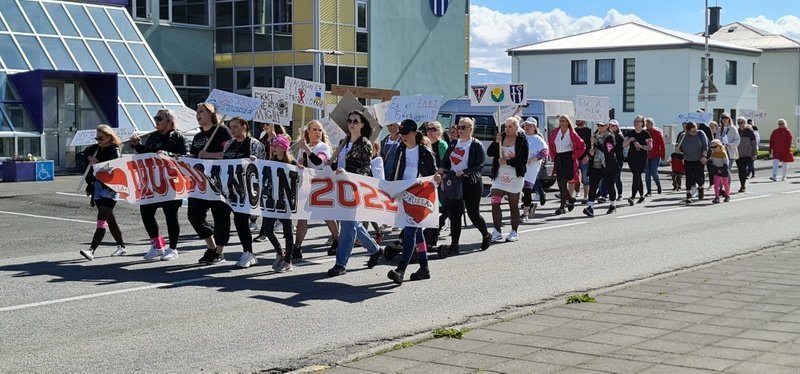 Druslugangan gengin framhjá ráðhúsinu.
Mynd: IÖF