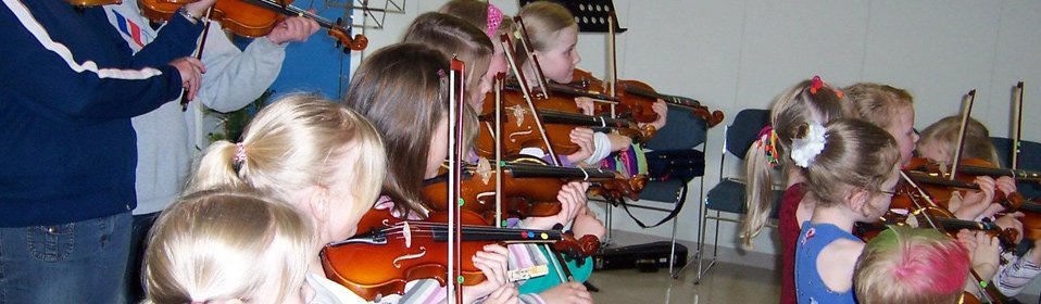 Ungir skagfirskir fiðluleikarar. Mynd: Tónlistarskóli Skagafjarðar.